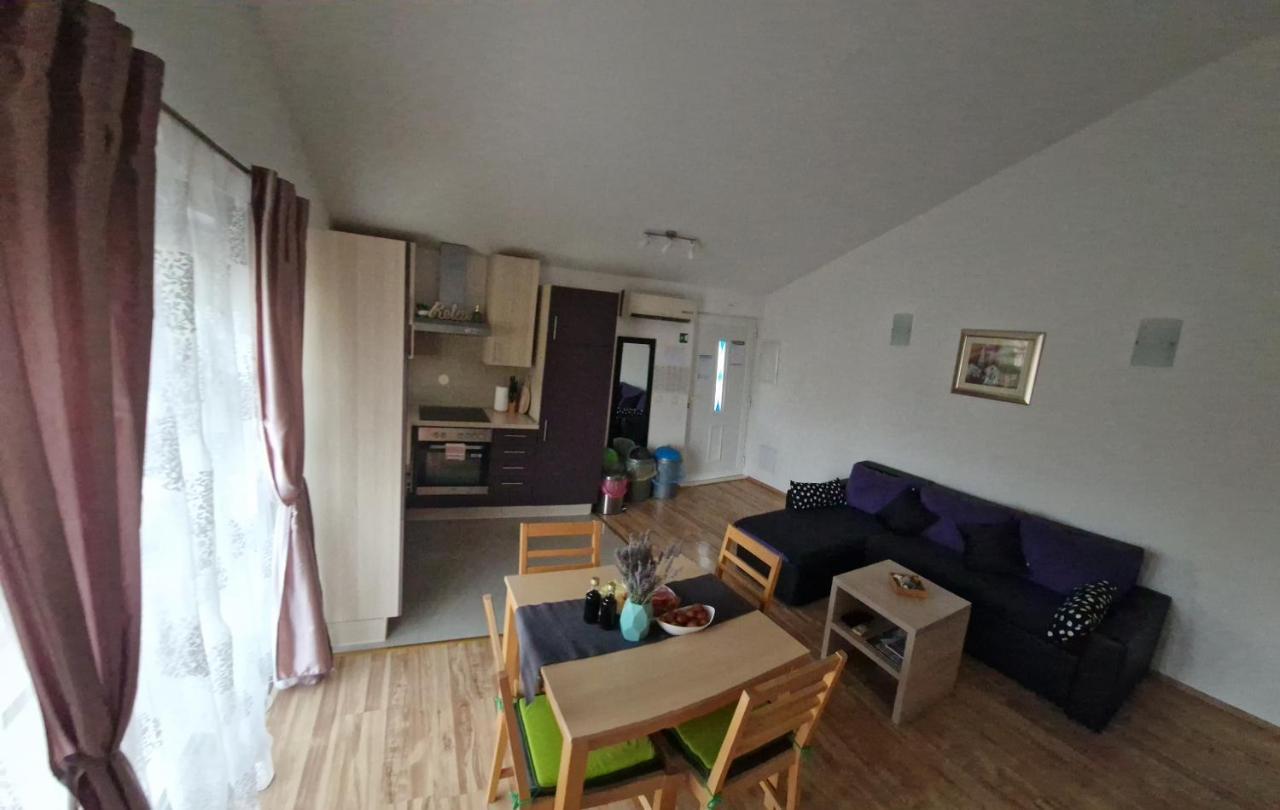 Апартаменти Apartman Relax Маріна Екстер'єр фото